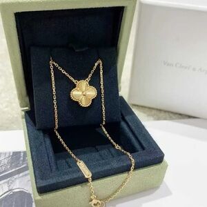 Van Cleef & Arpels Gold Clover Pendant Necklace